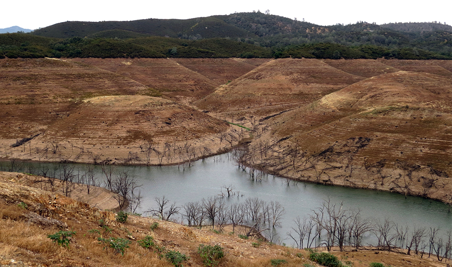 Low water levels in New Melones Lake, Tuttletown, California. Photo by Ben Amstutz. 